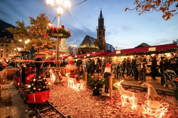 MERCATINI A BOLZANO E FABBRICA DELLA THUN